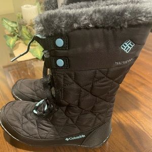 New Columbia Girl Snowboots w/ box. Size 3(Black)